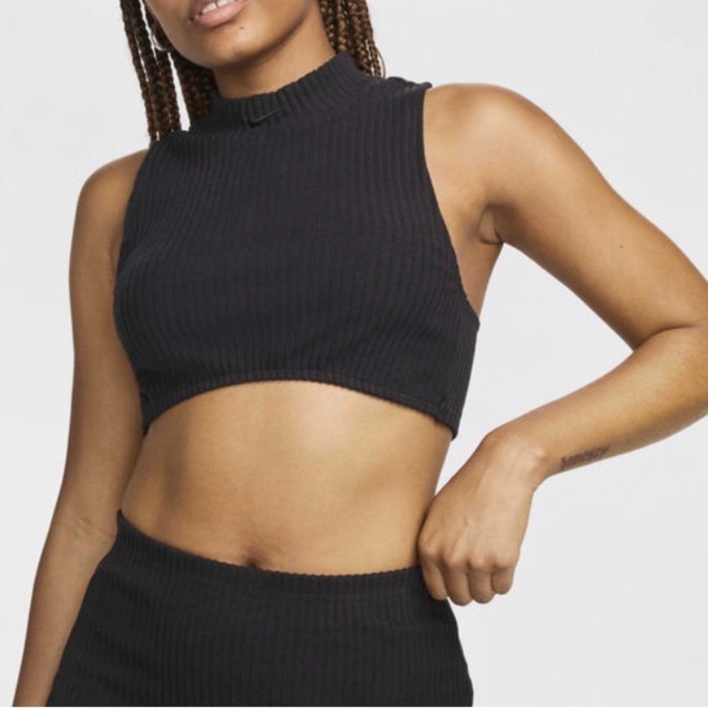 NIKE Tight Mock-Neck Chill Cropped Tank